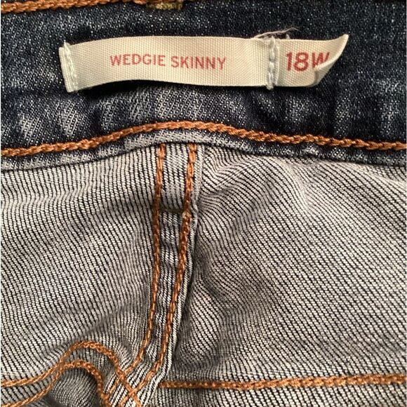 LEVI'S SIZE 18W WEDGIE BUTTON FLY BLUE JEANS - Picture 7 of 8